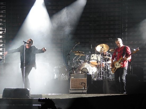 Paul Hewson és Adam Clayton a főszerepben