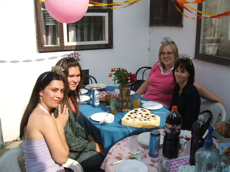 Csak csajok