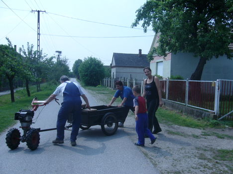 anyukám, neném, győző és én