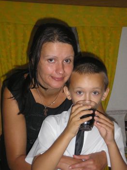 Patrik édesanyjával