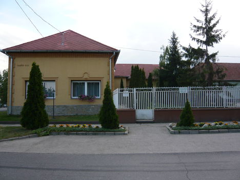 A községháza bejárata