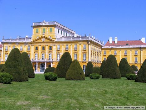 Eszterházy-kastély-Fertőd-Magyarország