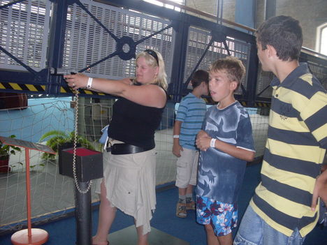 Ronald tábor 2008Állj vagy keresztül lőllek