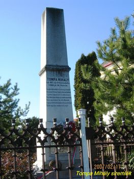 Tompa Mihály síremlék