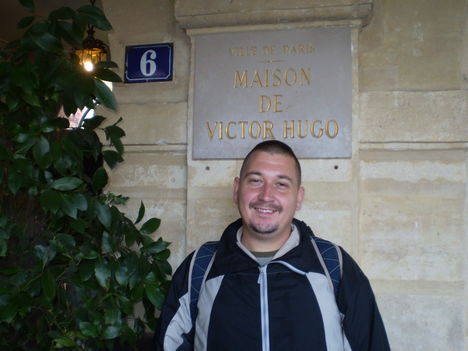 Victor Hugo háza előtt
