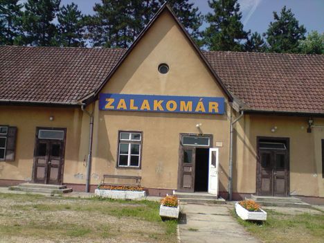 Komár