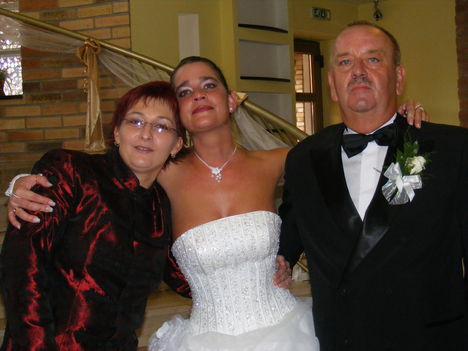 Eszter barátném esküvőjén