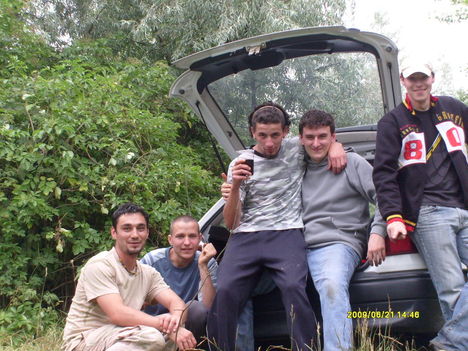 A csapat (Laci, Én, Gyuri, Zsolti, Attila)