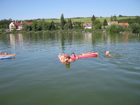 Aug. 20. Bánkon fiatalokkal, öregekkel, kutyákkal 28