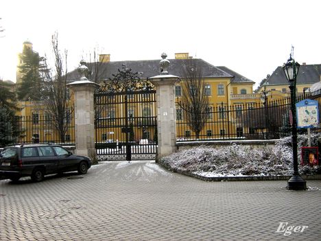 Érsekudvar