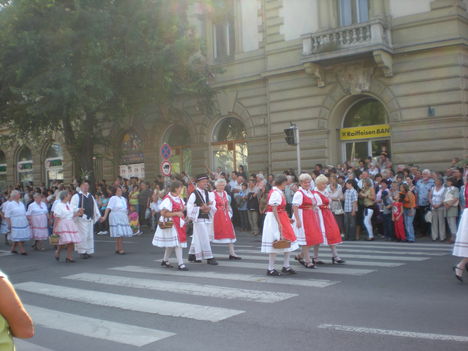 Szekszárd.Szüreti felvonúlás