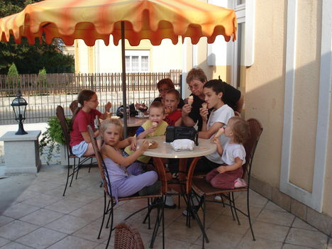 Mama, Anita lányom+6 nyalóka
