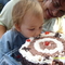 Lelle a szülinapi tortával birkózik 2007-09-15
