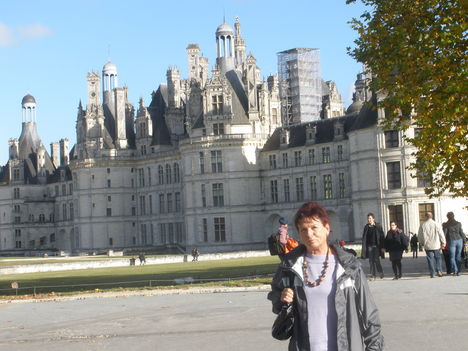 Chambord-i kastély előtt