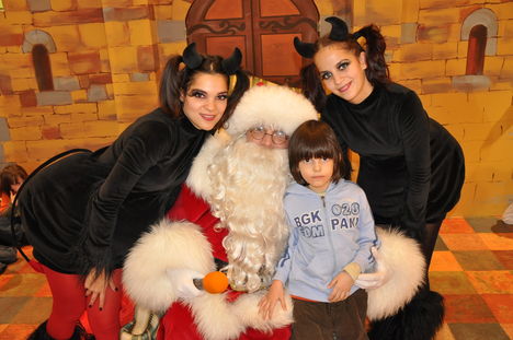 télapó & krampuszkák Bp. Árkád center 2