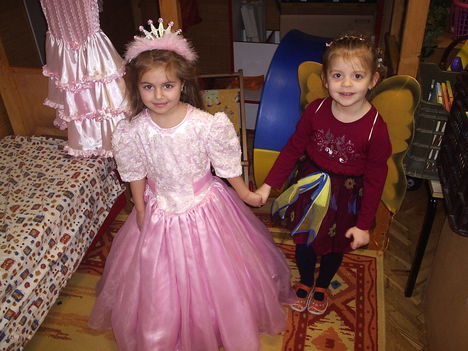 Lili a hercegnő és a barátnője Luca