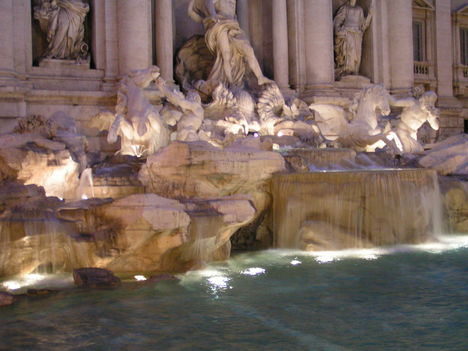 Roma,Talan a vilag legszebb szökökutja,Fontana di trevi