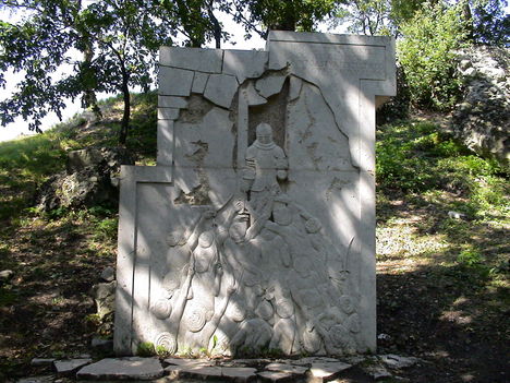 Szondi György emlékműve, Drégely váránál