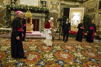 Biborosok köszöntötték a pápát 4