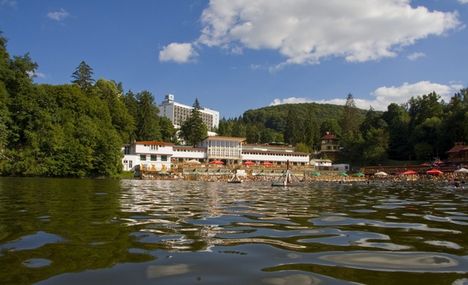 Hotel Sovata a Medve-tóról nézve