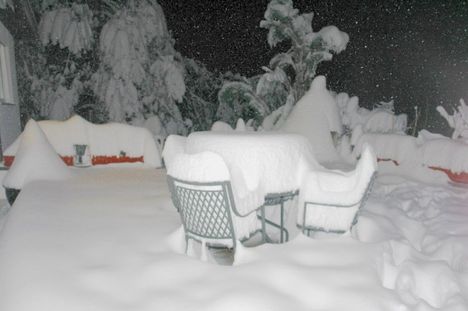 Idilli kép egy téli teraszról