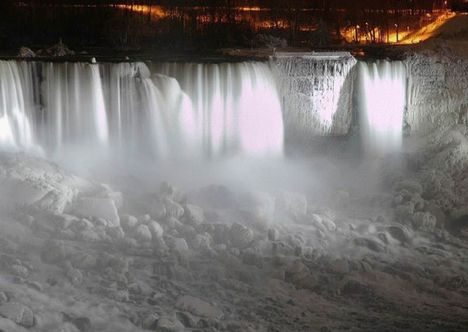 Niagara vízesés jégbe fagyva