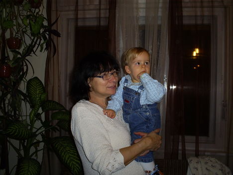 Panni mamával.