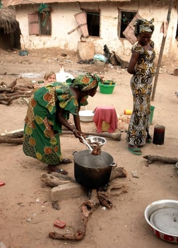 főzés egy szenegáli faluban