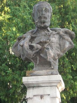 K_a 352_Técső_A Kossuth szobor
