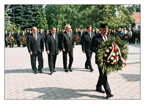 Koszorúzáson...