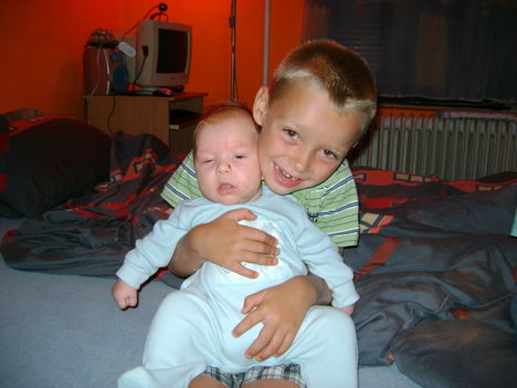 Noni és kis öcsike:)))