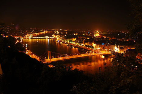 Budapest látkép este