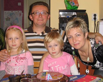Orsi szulinapja apaval es anyaval