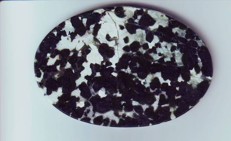 kövek- kromit a Drínából (h-7cm)