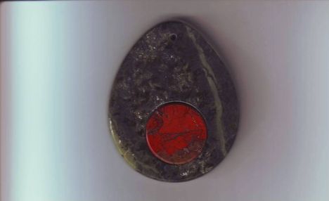 kövek,ovális medál,jáspis berakással (6cm)