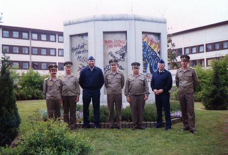 RAMSTEIN.A berlini fal darabjai