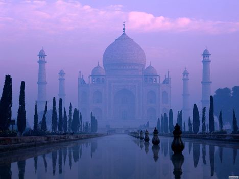 Ködös reggel, Taj Mahal, India[1]