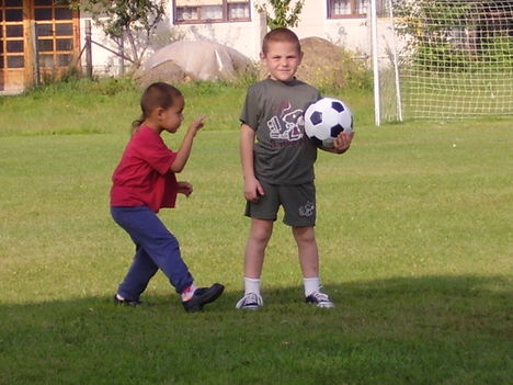 Roli & Ferike és a foci