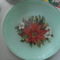 tányér mikulásvirággal