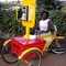 az ugandai hilda mobil telefonja