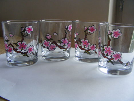 cseresznyevirágos poharak