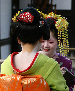 497px-Geisha-kyoto-2004-11-21