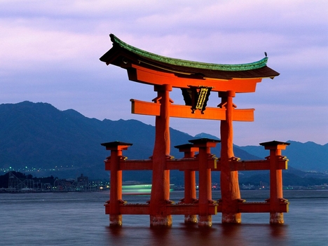 Grand_Gate,_Itsukushima_Shrine,_Miyajima,_Japan