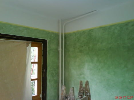 La Maison falfelület.Paks