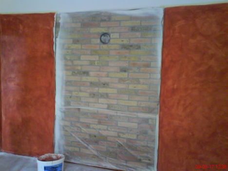 La Maison falfelület.Paks