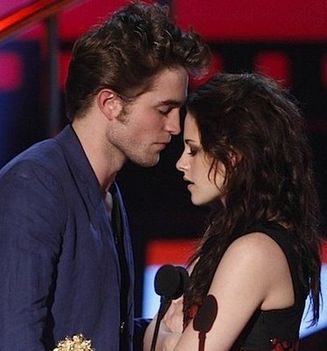 robert-kristen-kiss