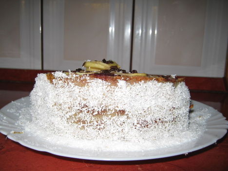 teljeskiörlésű lisztből készült torta