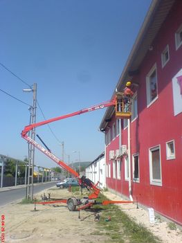 kosaras emelő munkaközben BÉRELHETŐ