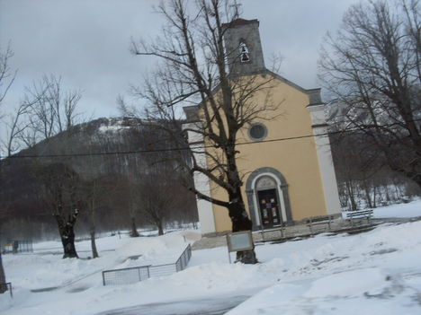 havas táj templommal