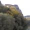 A vár az Árva folyó szintje feletti 112m magas sziklára épült.